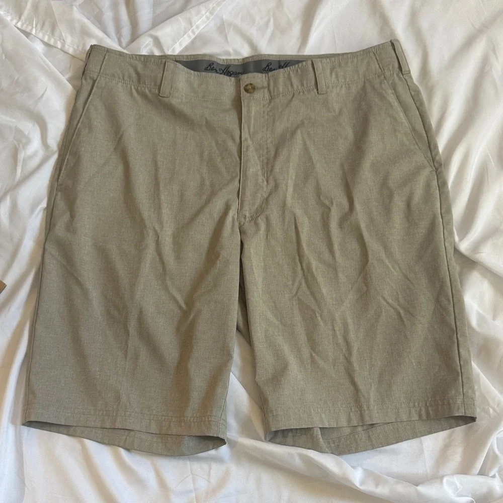 Ben Hogan Men’s Olive-Tan Flat-Front Shorts